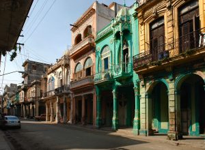 På rejser til Cuba ser du både Havana og byens gamle bydel