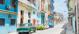 cuba-havana-gadebillde-med-biler