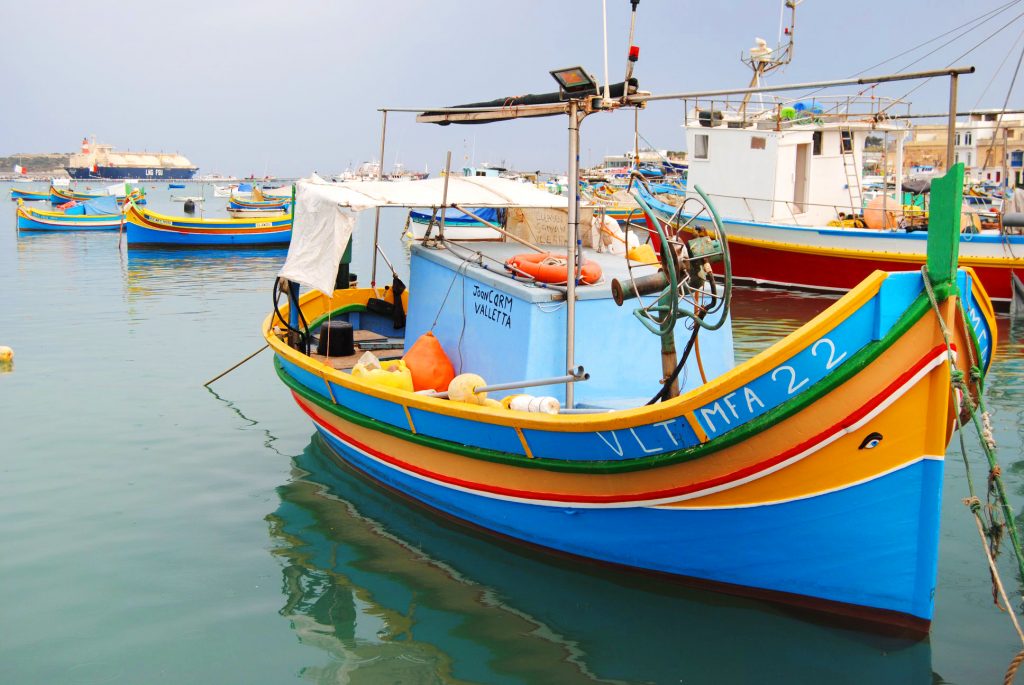 malta-single-rejse-marsaxlokk-baad