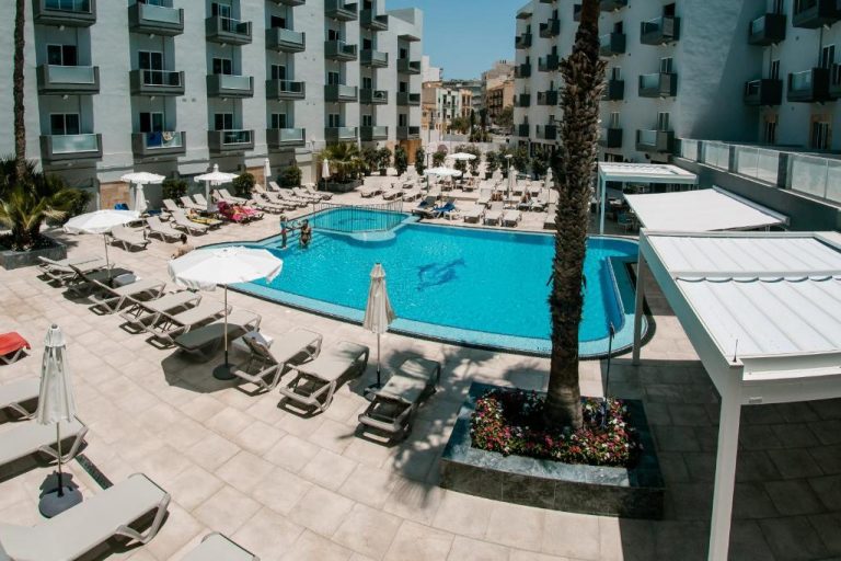 pebbles-resort-malta-svane-rejser-pool3 pebbles-resort-malta-svane-rejser-pool3