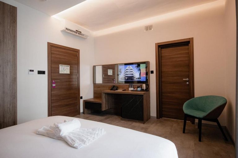 pebbles-resort-malta-svane-rejser-standard-bedroom pebbles-resort-malta-svane-rejser-standard-bedroom