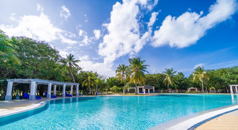 resonance-blu-varadero-mere-pool