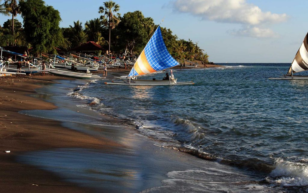 På en rejse til Bali ser du templer, suveræn natur og gode strande