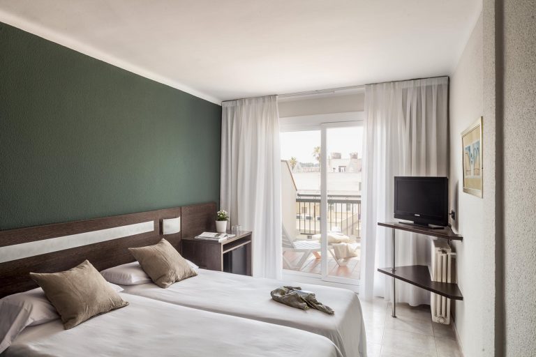 På en rejse til Costa Brava bor du på Hotel Aqua Bertran Park