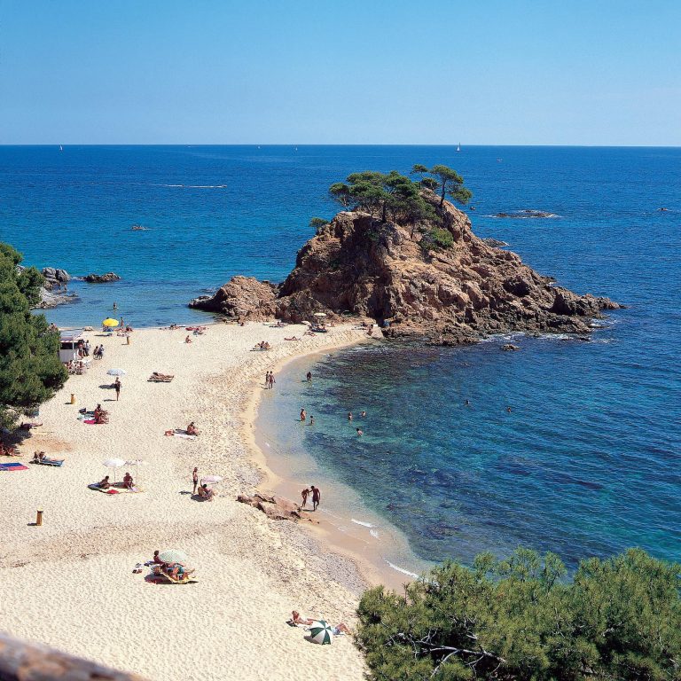 Hotel Aqua Bertran Park i Costa Brava har strand lige i nærheden