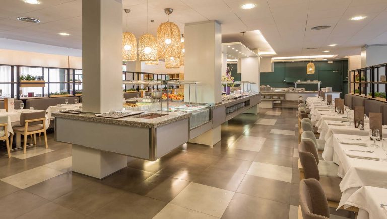 På en rejse til Costa Brava bor du på Hotel Aqua Bertran Park