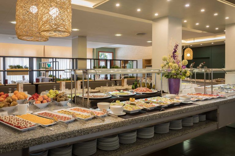 På en rejse til Costa Brava bor du på Hotel Aqua Bertran Park