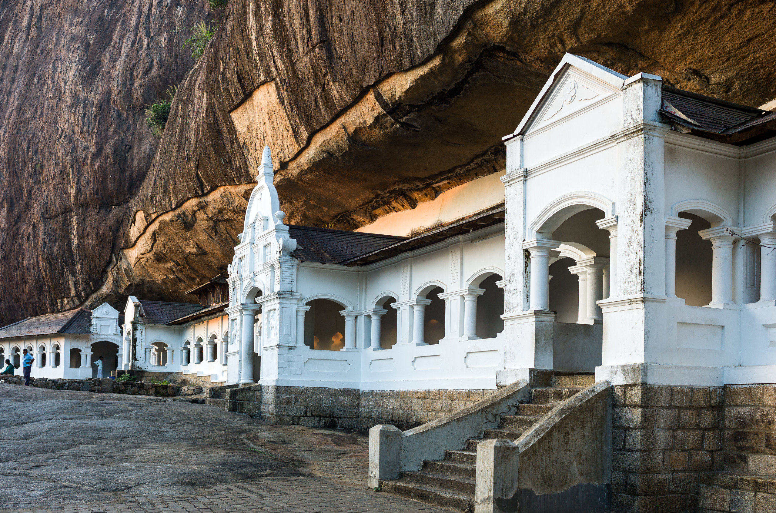 På en rejse til Sri Lanka ser du huletemplet Dambulla