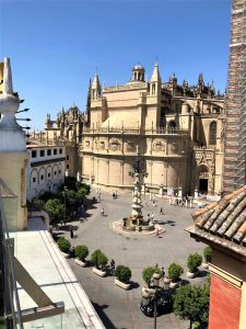På en rejse til Sevilla i Spanien bør du se byens katedral