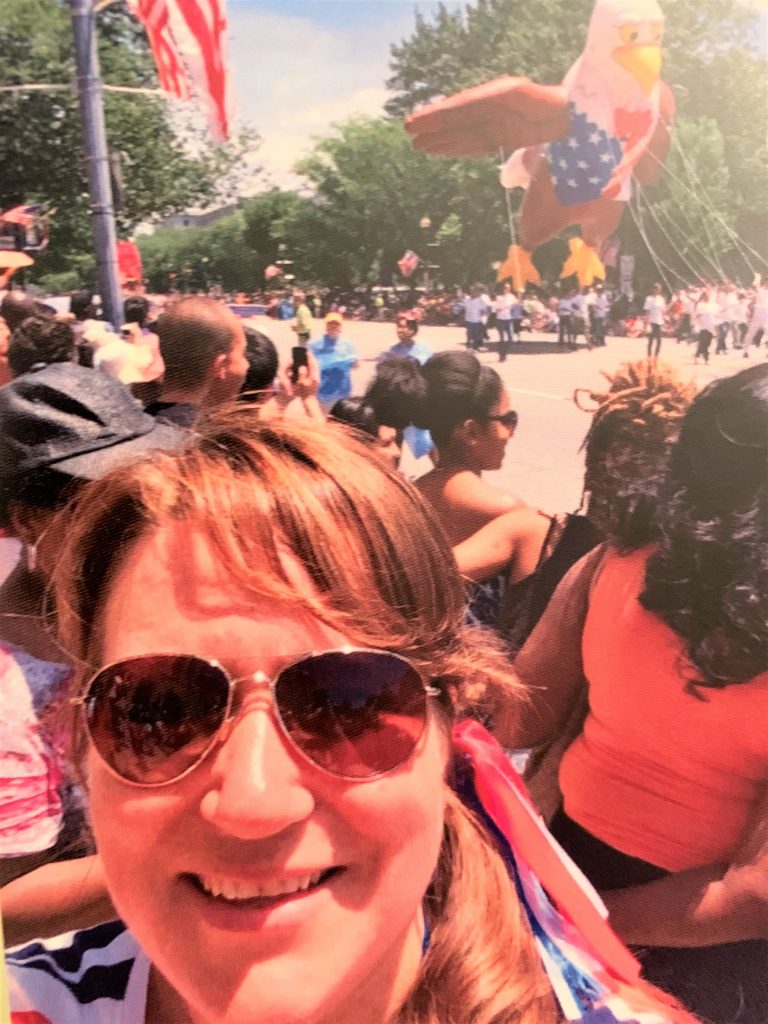 Pia Holst ved parade i USA