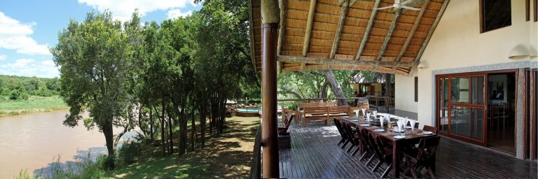 sydafrika-mpala-morgenmad-paa-terrassen