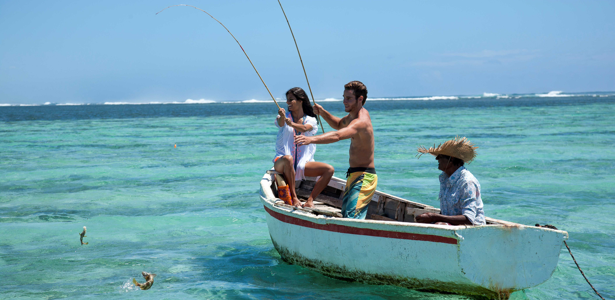 svane-rejser-mauritius-hav-baad-mennesker