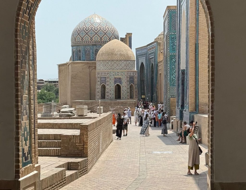 svanerejser-singlerejser-uzbekistan-samarkand-shah-i-zinda-beskaaret