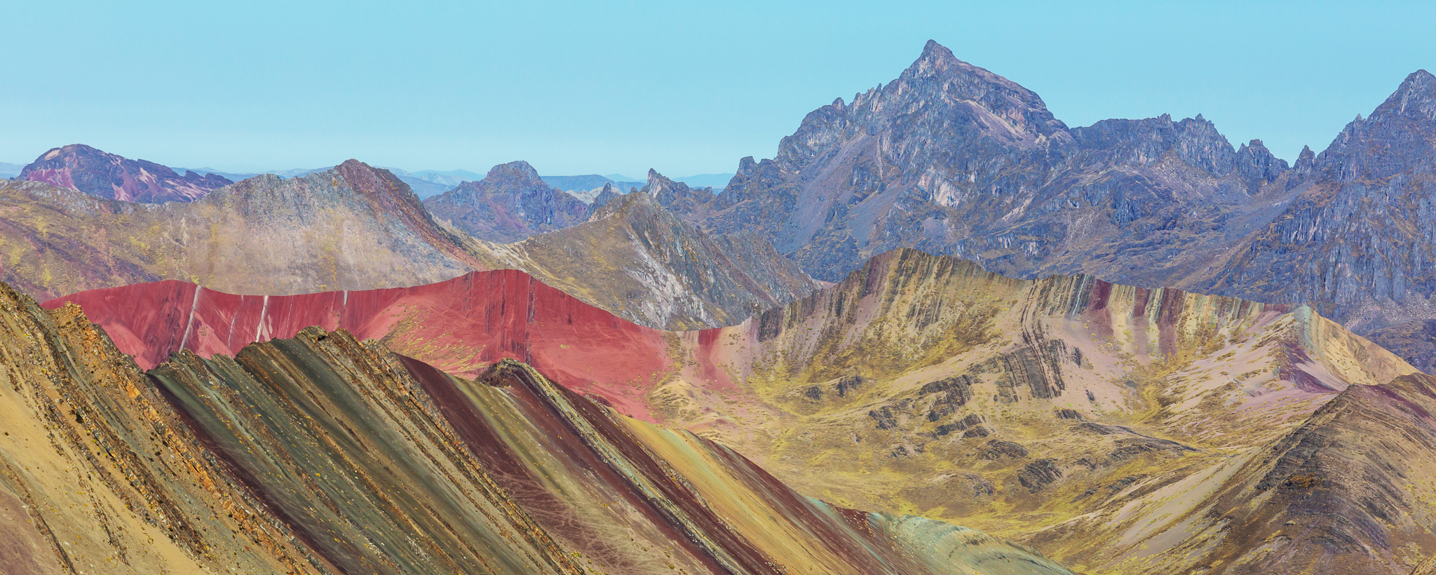 svane-rejser-peru-andesbjerge-cusco-blaa-himmel-bjerge