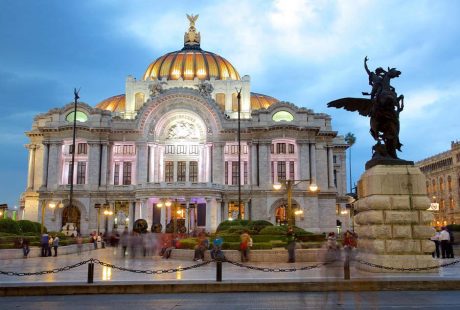 mexico-city-svane-rejser-bellas-artes-de-noche